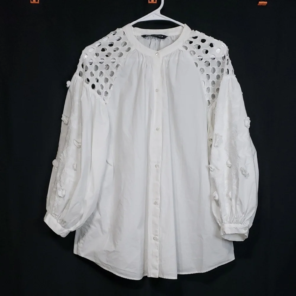 Zara Embroidered Cotton Button Up Blouse With Puff Sleeves. Size: Medium